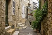 mougins9