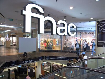 магазин FNAC Париж